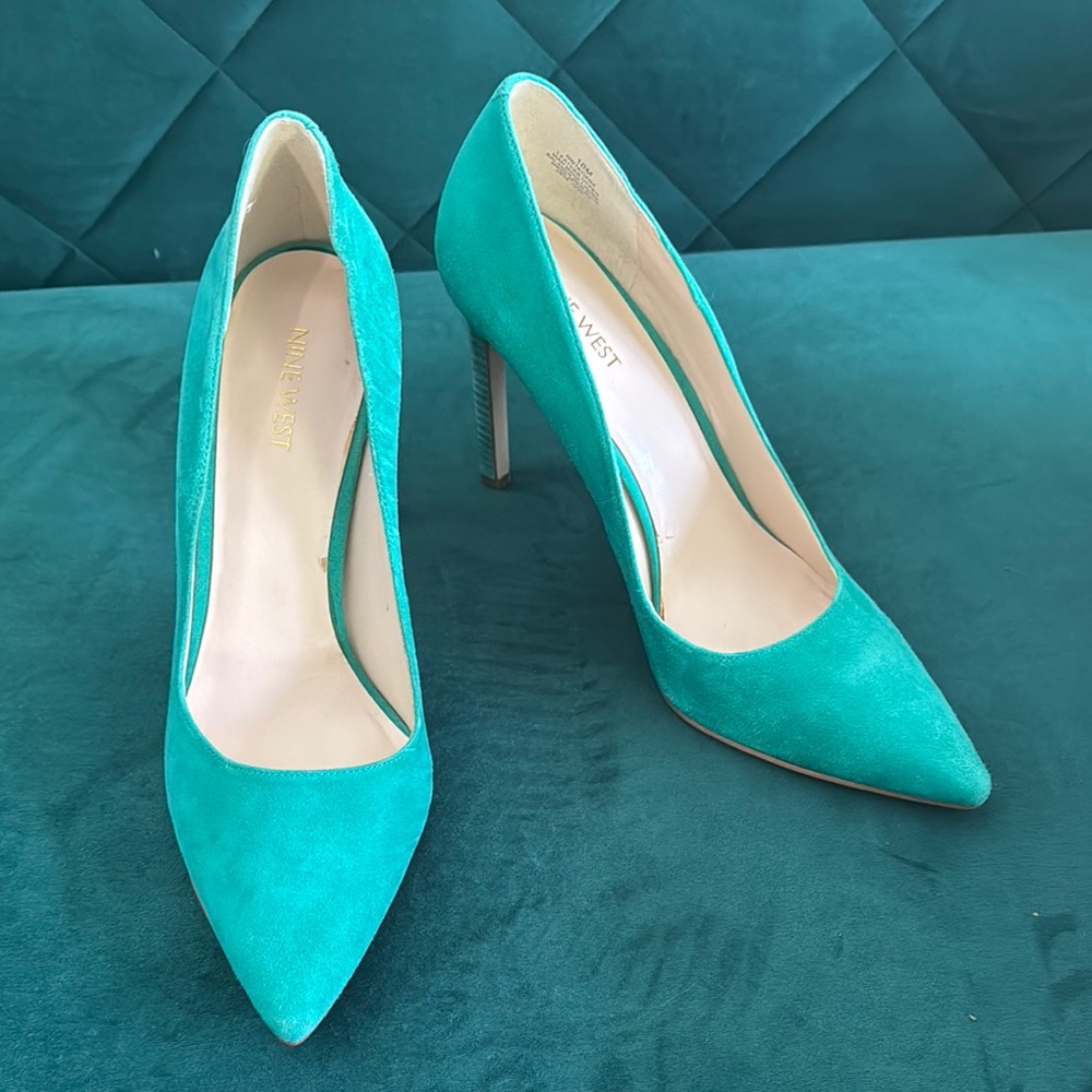NEW Nine West Women's Green Suede Pumps